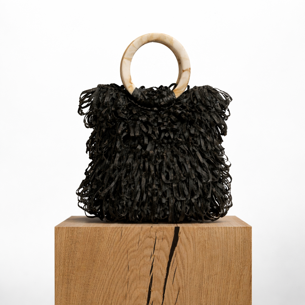 Loop and Form - Noir raffia bag