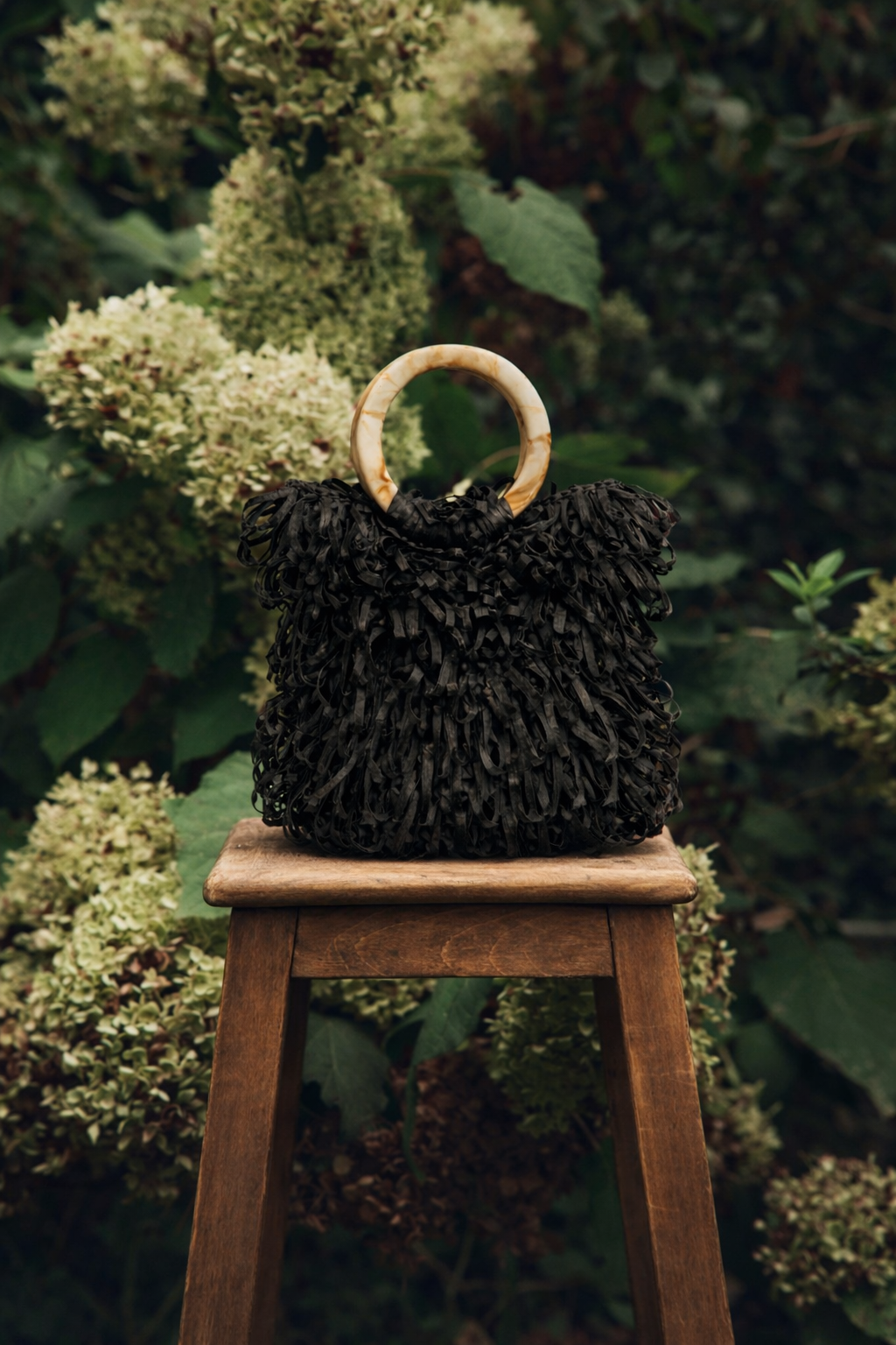 Loop and Form - Noir raffia bag